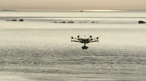 Six Rotor Drone with Camera on Gimbal flying in the Sky. Shot in Slow motion. Vídeo Stock 64990992