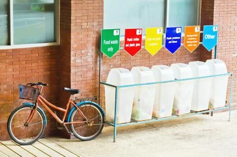 Six trash containers for garbage separation Foto stock