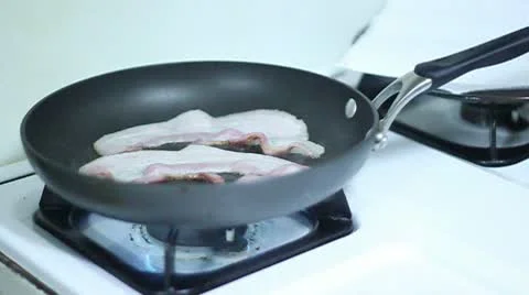 Sizzling bacon 스톡 동영상 8995406