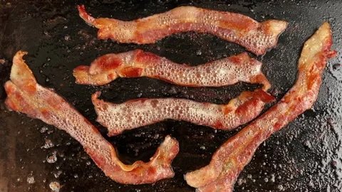 Sizzling Bacon on the Grill Vídeos de archivo 330590144