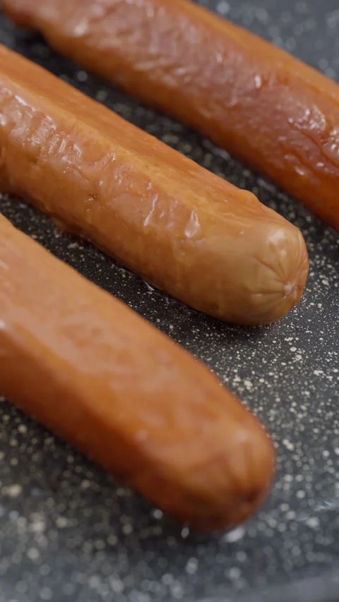Sizzling sausages focus pull: golden, juicy, appetite trigger. food ads/reels. Stock Footage 310394803