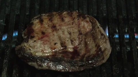 Sizzling steak on the bbq 스톡 동영상 91649972