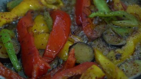 Sizzling Vegetables Cooking Close-Up in Hot Pan 動画素材 310825890