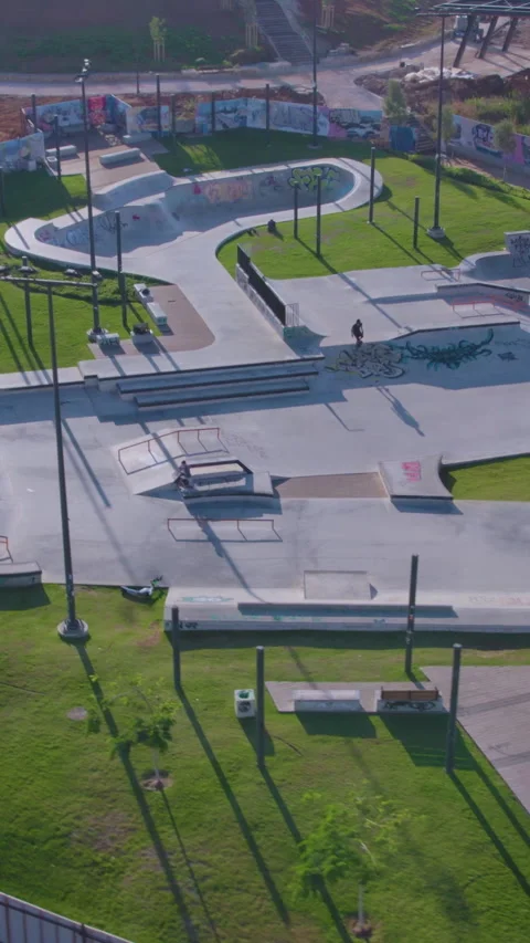 Skate park under construction, almost empty of skaters - parallax Vertical view Stock-Footage 311977436
