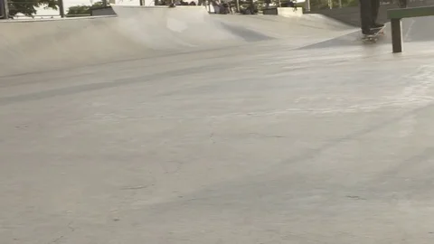 Skateboard chick Video stock 82472353