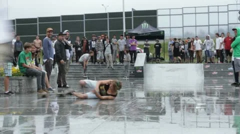 Skateboard fall, editorial, power slide. 스톡 동영상 11701552