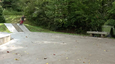 Skateboard grind trick on a rail. Vídeos de archivo 54597602