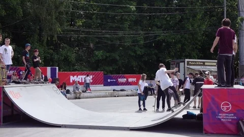 Skateboard training in Sokolniki Vídeos de archivo 77269584