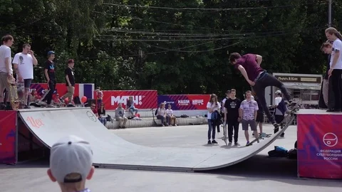 Skateboard training in Sokolniki Stock Footage