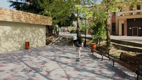 Skateboarder accelerates after which slide on the railing and falls Video stock 94113742