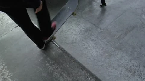 Skateboarder Droping In Video stock 8947376