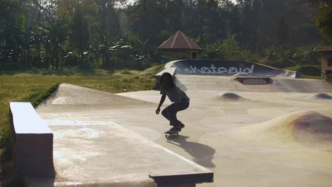 Skateboarder jumping on the grind box  스톡 동영상 112986493