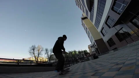 Skateboarder performs the trick and falls Video stock 93931240