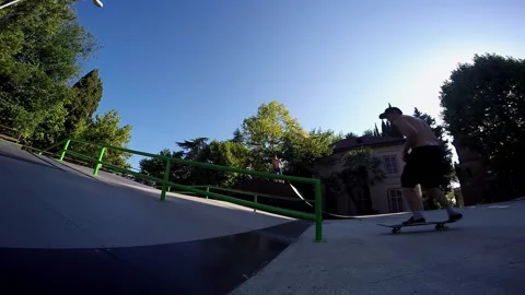Skateboarder performs tricks in skatepark Video stock 93934968