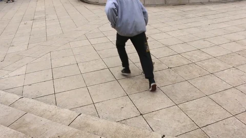 Skateboarders having fun 動画素材 87071891