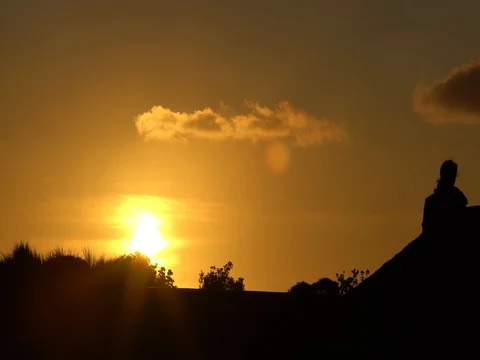 SKATING AND CYCLING IN THE SUNSET Video stock 80578312