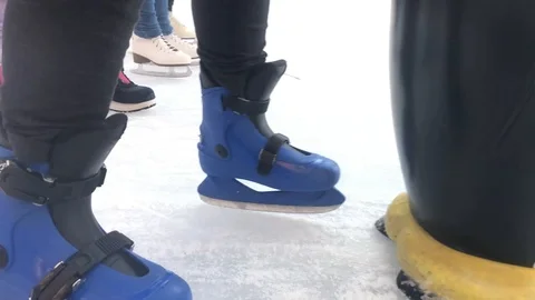 Skating on Artificial Ice Видео 121309184