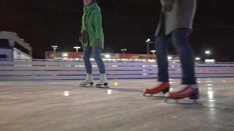 Skating Stockbeeldmateriaal 124664009