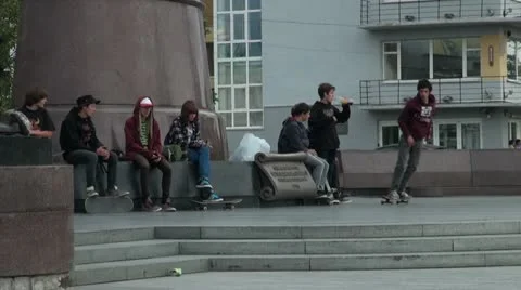 Skating on roller skates Stock-Footage 21033303