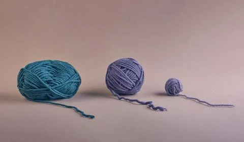 Skeins of threads for knitting in different sizes in beautiful emerald and gr Stock Photos
