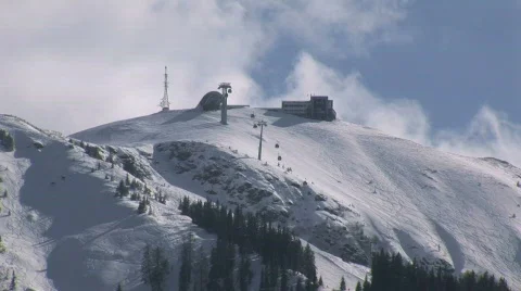 Ski elevator fast clouds Vídeos de archivo 454048