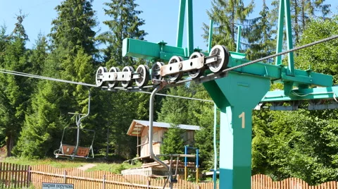  Ski elevator work  in summer day  mountains 4K 3840x2160.  Stockbeeldmateriaal 53423854