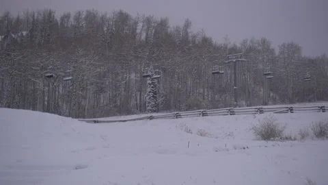 Ski lift doesn't work during the snow blizzard. Video stock 144214365