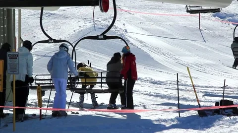 SKI LIFT LOADING Video stock 1012558
