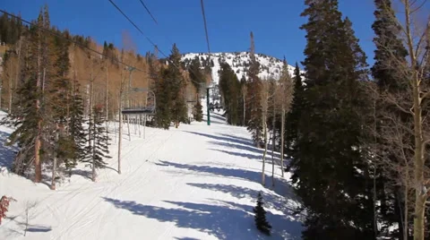 Ski lift spring day Vídeos de archivo 36764207
