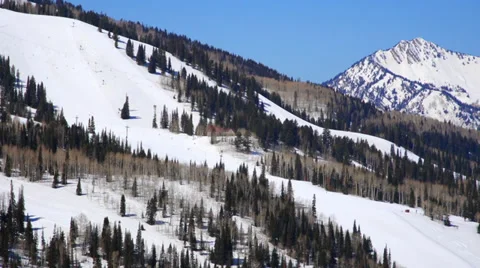 Ski resort and peak Vídeos de archivo 36764989