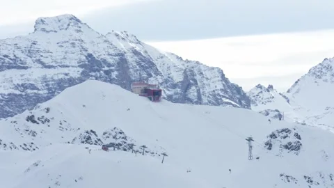 Ski resort cable car station on a snowy mountain peak 스톡 동영상 327966972
