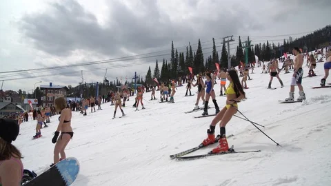 Ski resort. Descent from mountain in bathing suits "C" Vídeo Stock 88764051