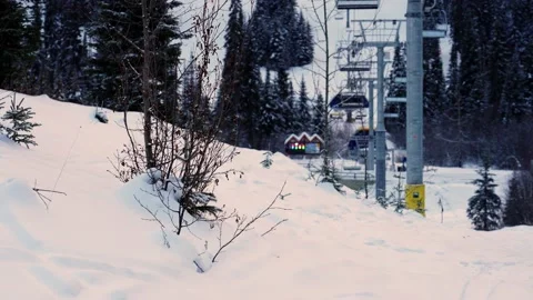 Ski resort with empty alpine skiing tracks and stopped ski lift. Vídeos de archivo 145333062