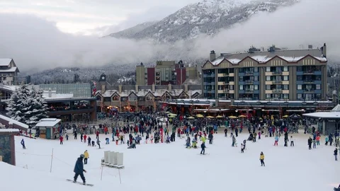 Ski Resort Scene With Mountain Views Vidéo 122904515