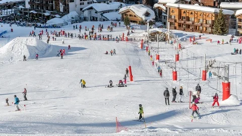 Ski resort of Val d'Isère timelapse Vidéo 93699403