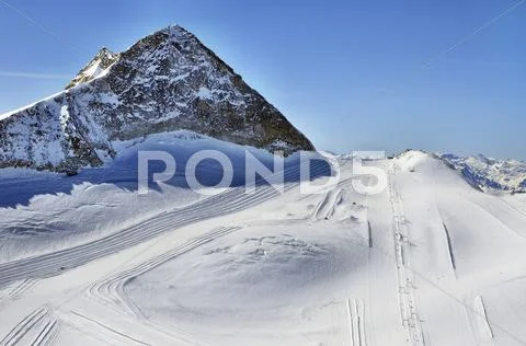 Ski runs on slopes of hintertux glacier Stock Photos