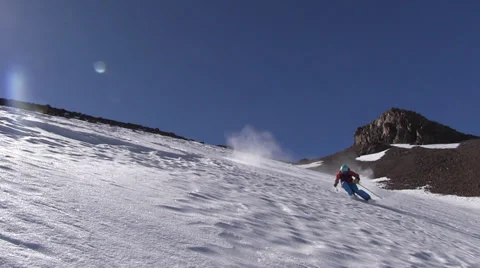 Skier on backcountry mountain 스톡 동영상 33546691