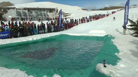 Skier Bodyslam Video stock 38607358