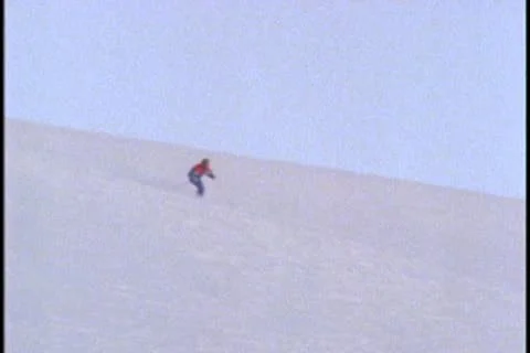 A skier expertly navigates a slope. Stockbeeldmateriaal 10578403