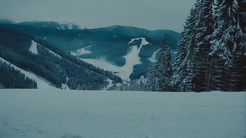 Skier going down the slope at a ski resort in the woods Vidéo 72153610