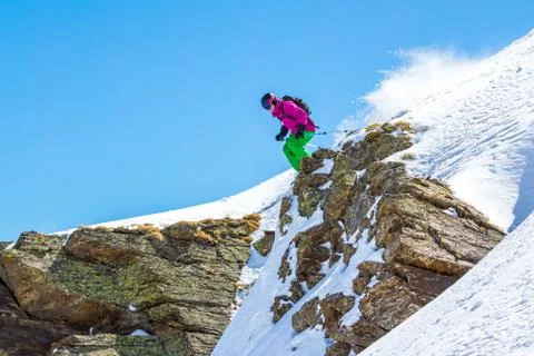 Skier jumping off a cliff Foto stock