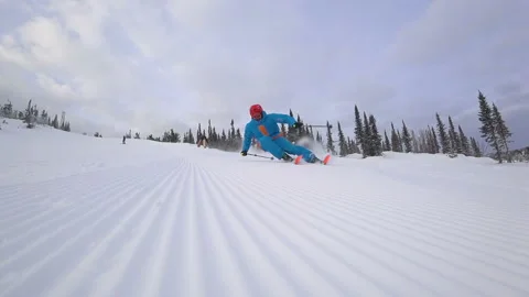 Skier makes a turn on the ski track. lie down in turn touching the snow Video stock 103998062