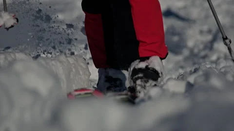 Skier making turns in deep powder snow 動画素材 315072711
