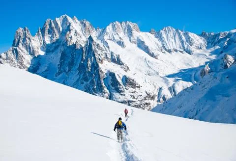 Skier in mountains Stock-Fotos
