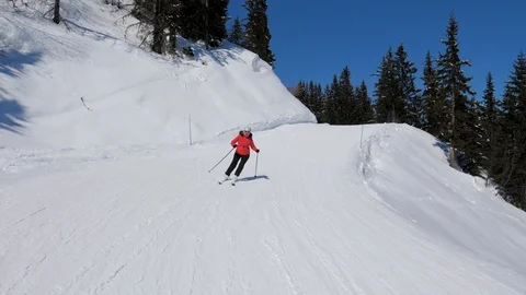 Skier Ski Down The Winding Mountain Slope In Winter 스톡 동영상 91862219