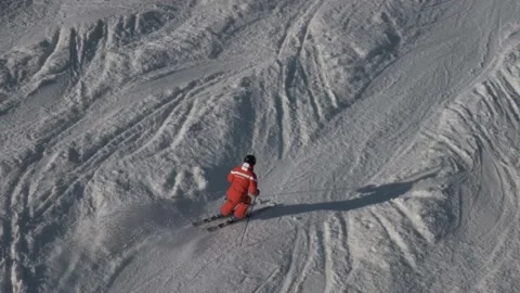 Skier skiing down slope at high speed top shot Stock Footage 183361922