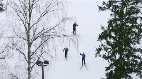 Skiers going down the slope. 動画素材 46992184