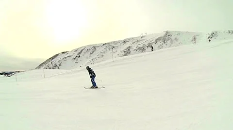 Skiing 360 turn side view Video stock 22785068