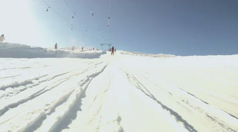 Skiing on alps 動画素材 33305415