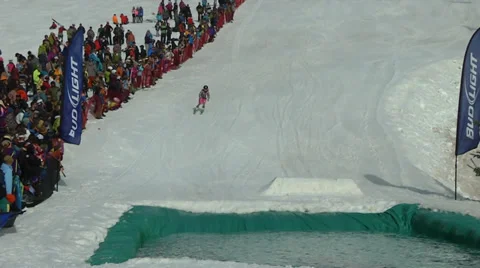 Skiing Kid Crashes into Pond 動画素材 38606704